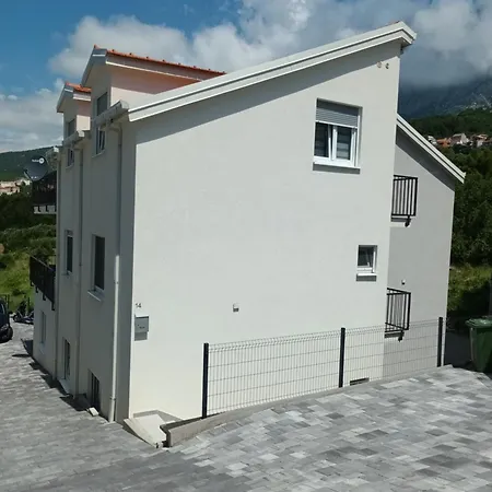 Tolj * Makarska